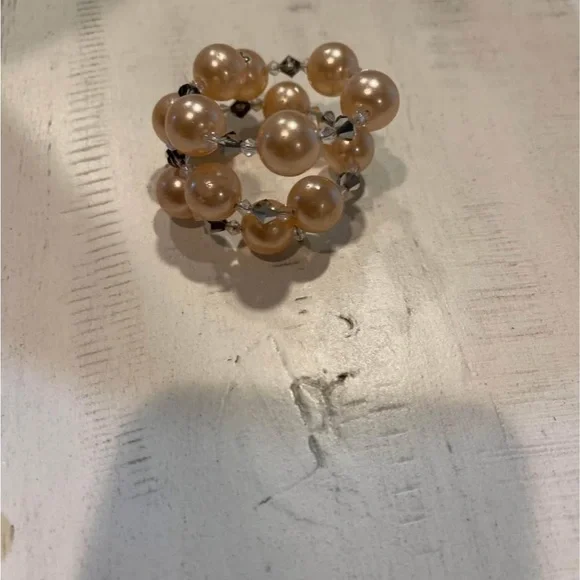 Elegant 4-Piece Boutique Pearl Style Jewelry 3-Necklaces along with 1- Bracelet - Picture 5 of 11